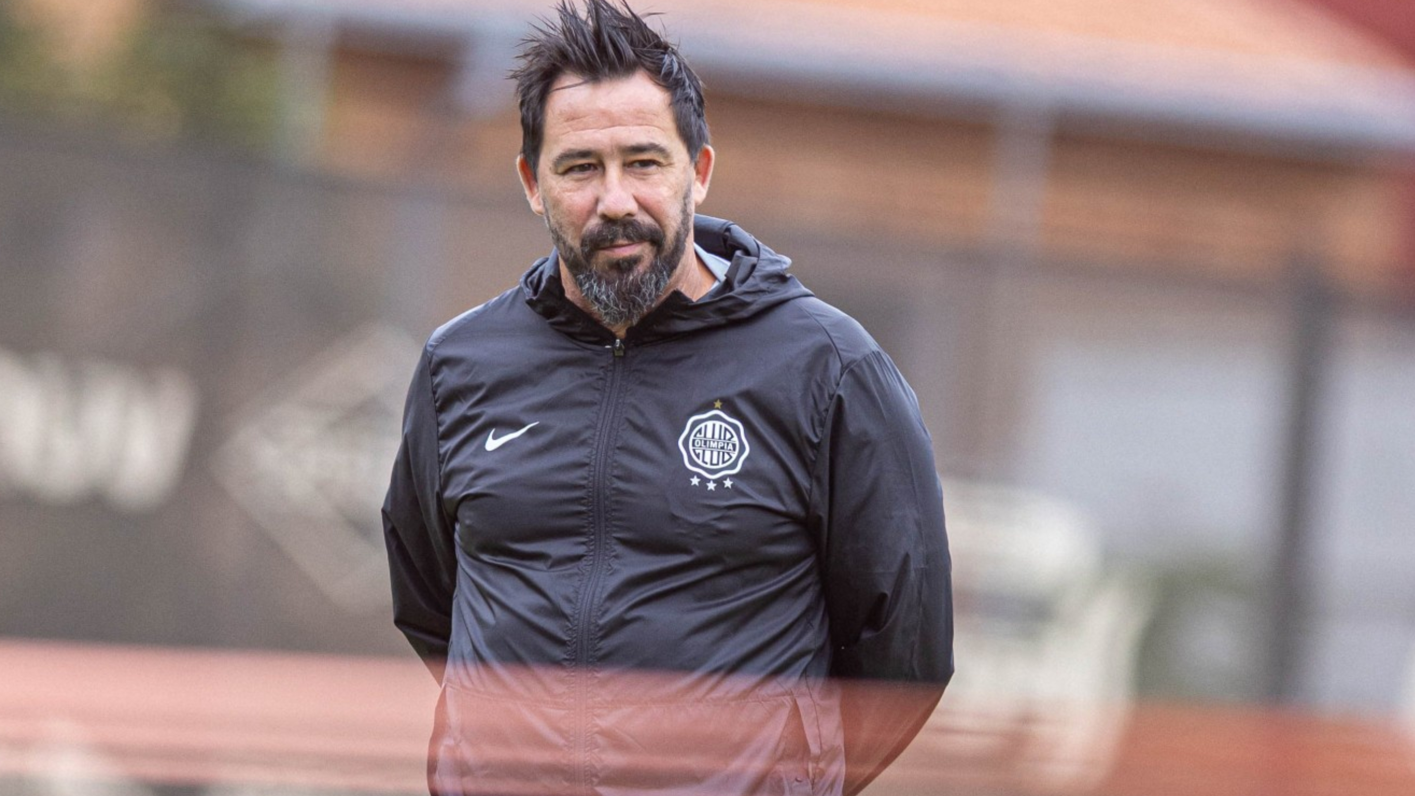 Pablo "Vitamina" Sánchez, entrenador de Olimpia, prepara a su equipo para medir a Vasco da Gama.