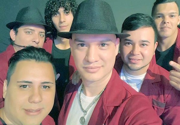 GRUPO. La agrupación “Potrankos” presentaron ayer en Radio Emisoras Paraguay, el “Tesapo’e” en vivo.