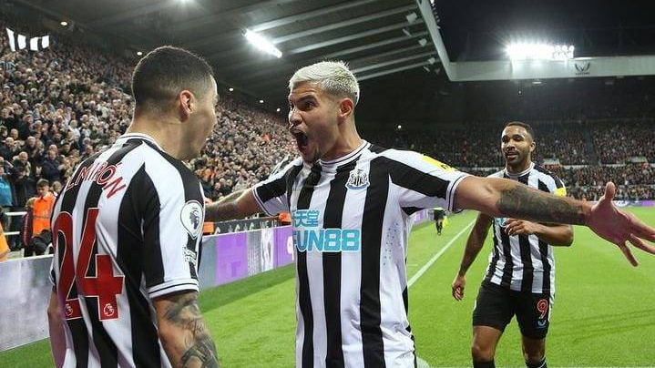 Almirón y un festejo de gol junto a su compañero rapái, Bruno Guimarães. (Foto: @nufc)