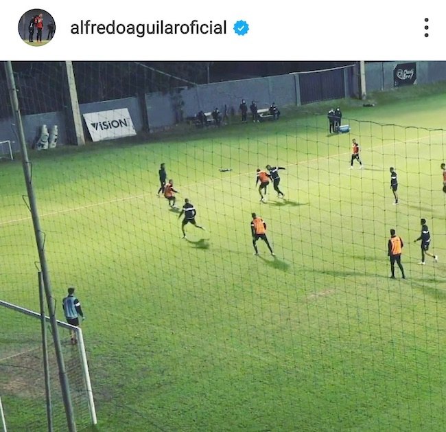 La publicación de Aguilar sobre el huevito a González.