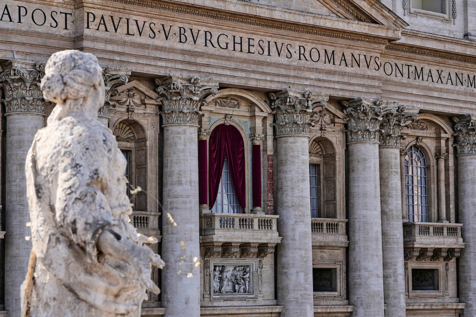 Vista del balcón central de la basílica de San Pedro en el Vaticano. Foto: Markus Schreiber (AP)