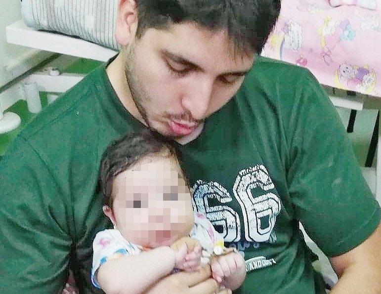 Bianca con su papá José.