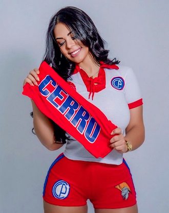 CHULINITA. Seini Kim, la modelo que con este look azulgrana rompió cientos de corazones.
