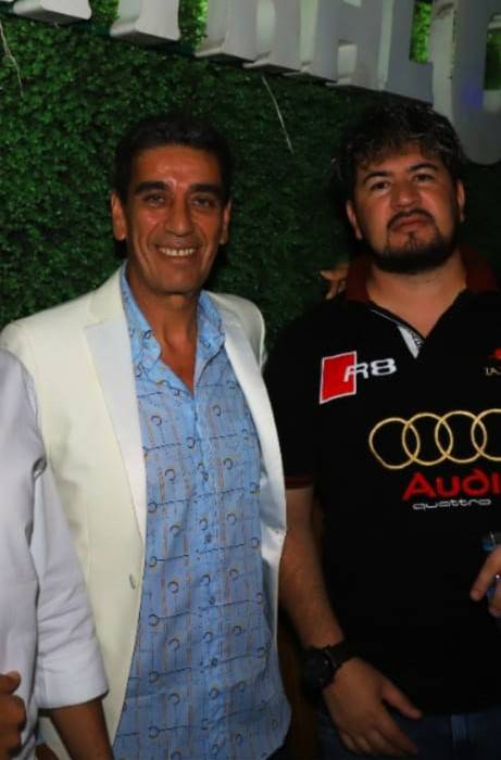 El RR.PP. Tony Pérez junto al capeto de "Chopería central". (Gentileza)
