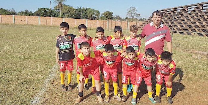 Godoy tiene su escuelita de fútbol en CDE y se denomina “La Nueva Generación”.