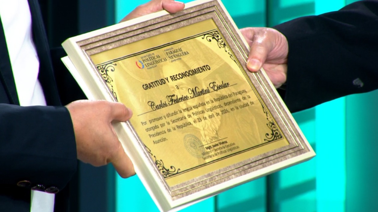 Reconocimiento a Carlos Martini. Foto: Captura de video