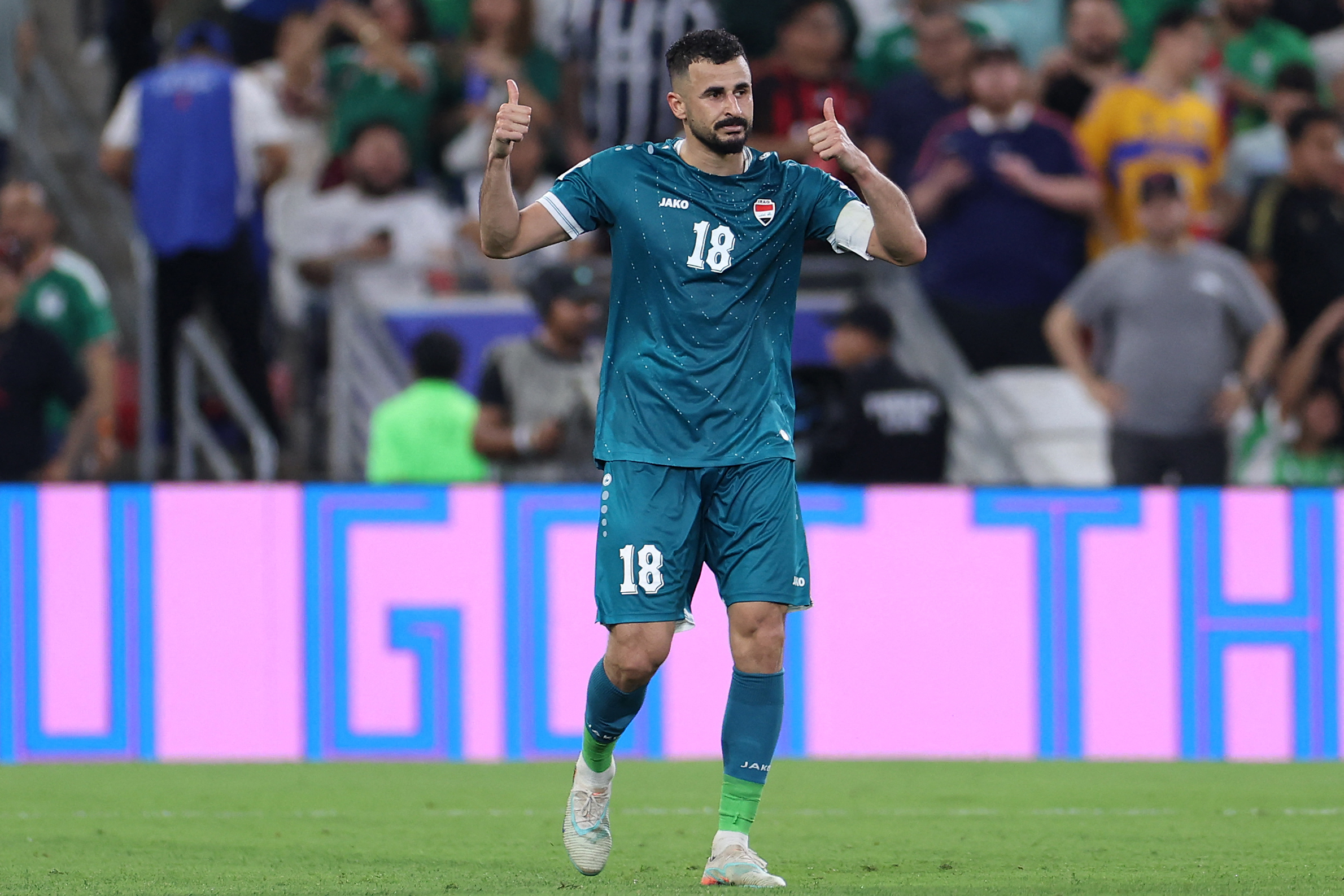 Aymen Hussein, figura de la selección de Irak, fue interrogado durante siete horas tras su arribo al gran país del norte.