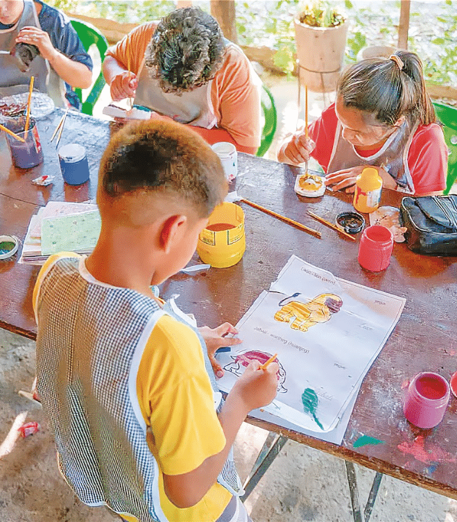 Pinturas y creatividad para los más chicos.