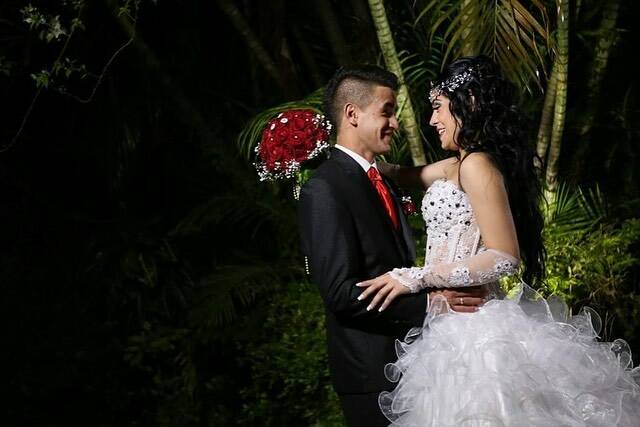 Hace 8 años, Derlis González tenía cara de nene. Aquí con su esposa. @karimichavez10