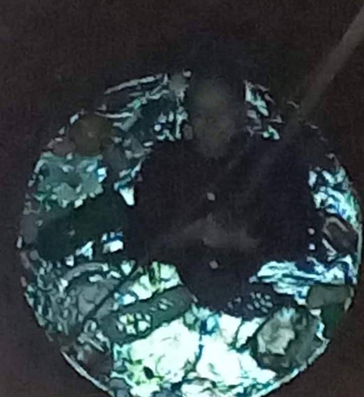 La mujer pudo se sujetó a una soga y pudo salir de pozo. Foto. Gentileza.