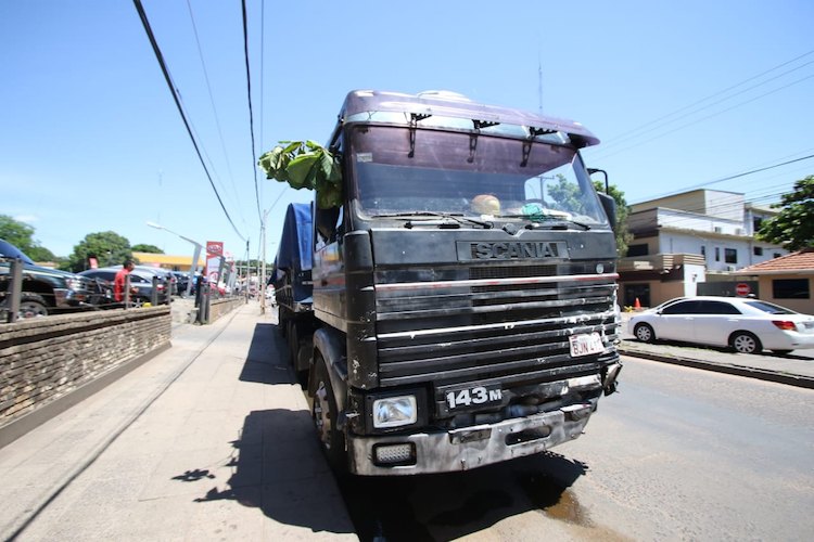 El camionazo que ocasionó todo el sarambi.