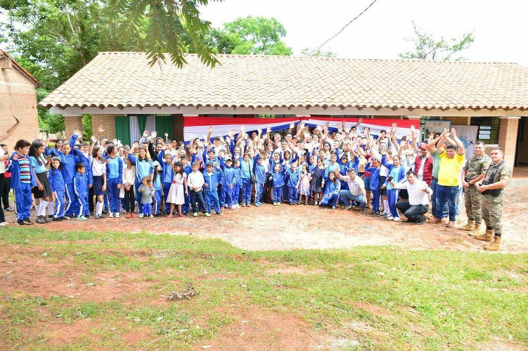 Más de 160 alumnos van a ser beneficiados con la ayuda de Nelson, a través de su fundación.