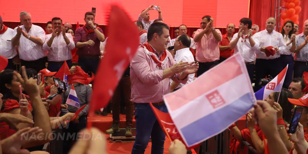 Cartes no pudo ocular su emoción, una vez más, por su paso por el Departamento de Caazapá. Foto: Jorge Jara