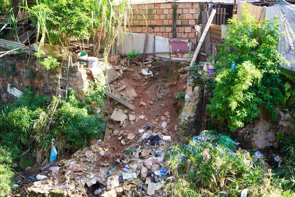 Las casas corren riesgo de desmoronamiento-Foto Gentileza