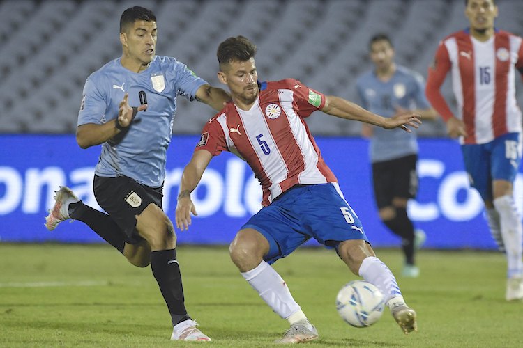 Gastón Giménez, el albirrojo de más bajo nivel anoche en el “Centenario”.