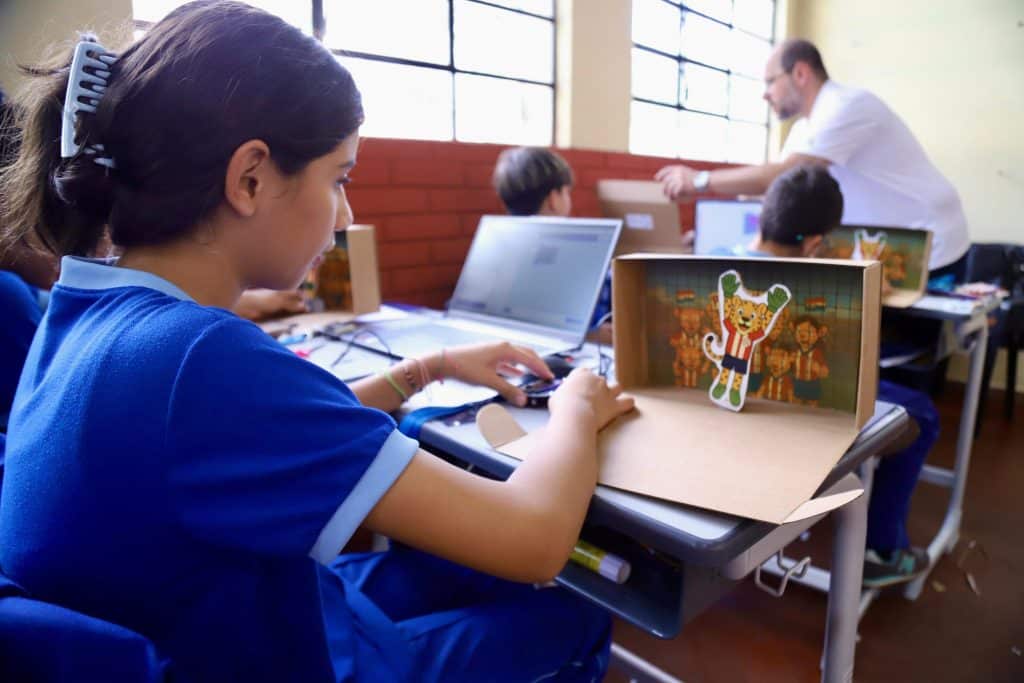 “Defensores del Arco” busca beneficiar a más de 30.000 estudiantes en Paraguay, promoviendo el juego como herramienta de transformación social y educativa.