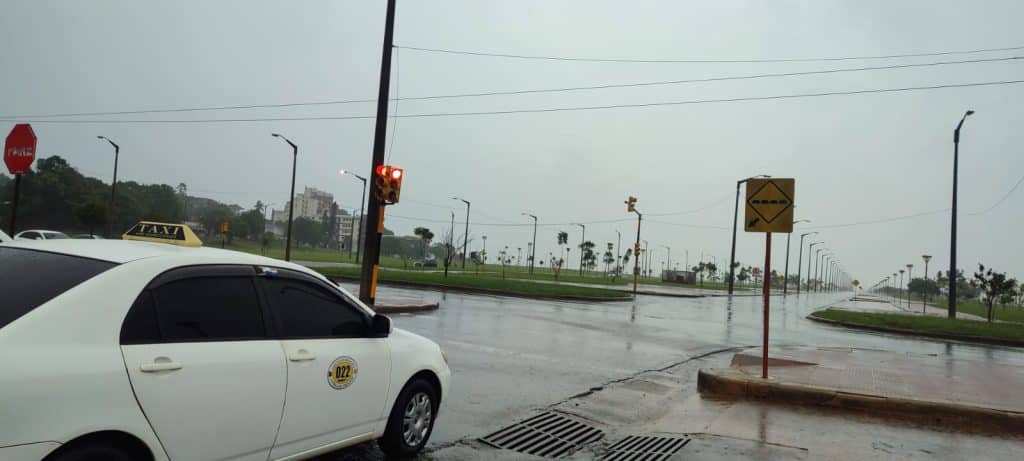 Las lluvias son intensas, y se registran con breves interrupciones desde el mediodía.