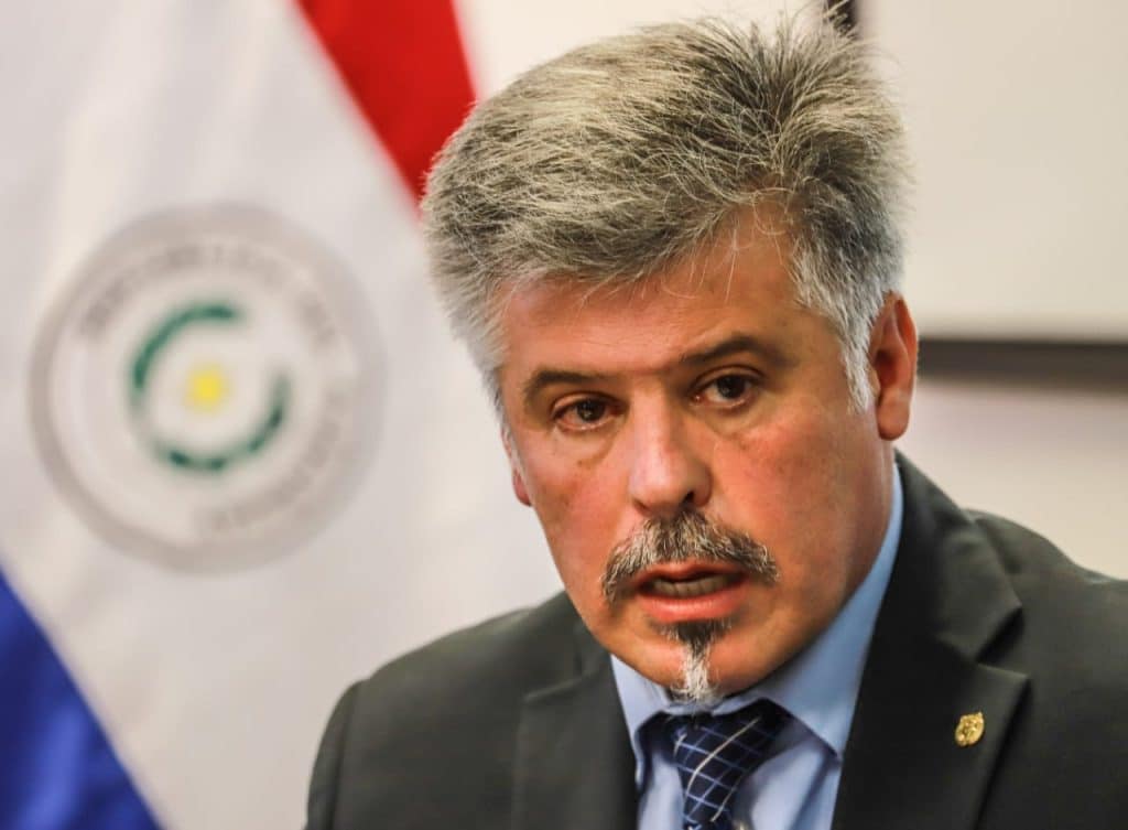 Giuzzio, tambiénextitularde laSecretaría Nacional Antidrogas (Senad), presentó la acusación anteSeprelad, institución que podía acceder a información financiera confidencial a nivel nacional e internacional.