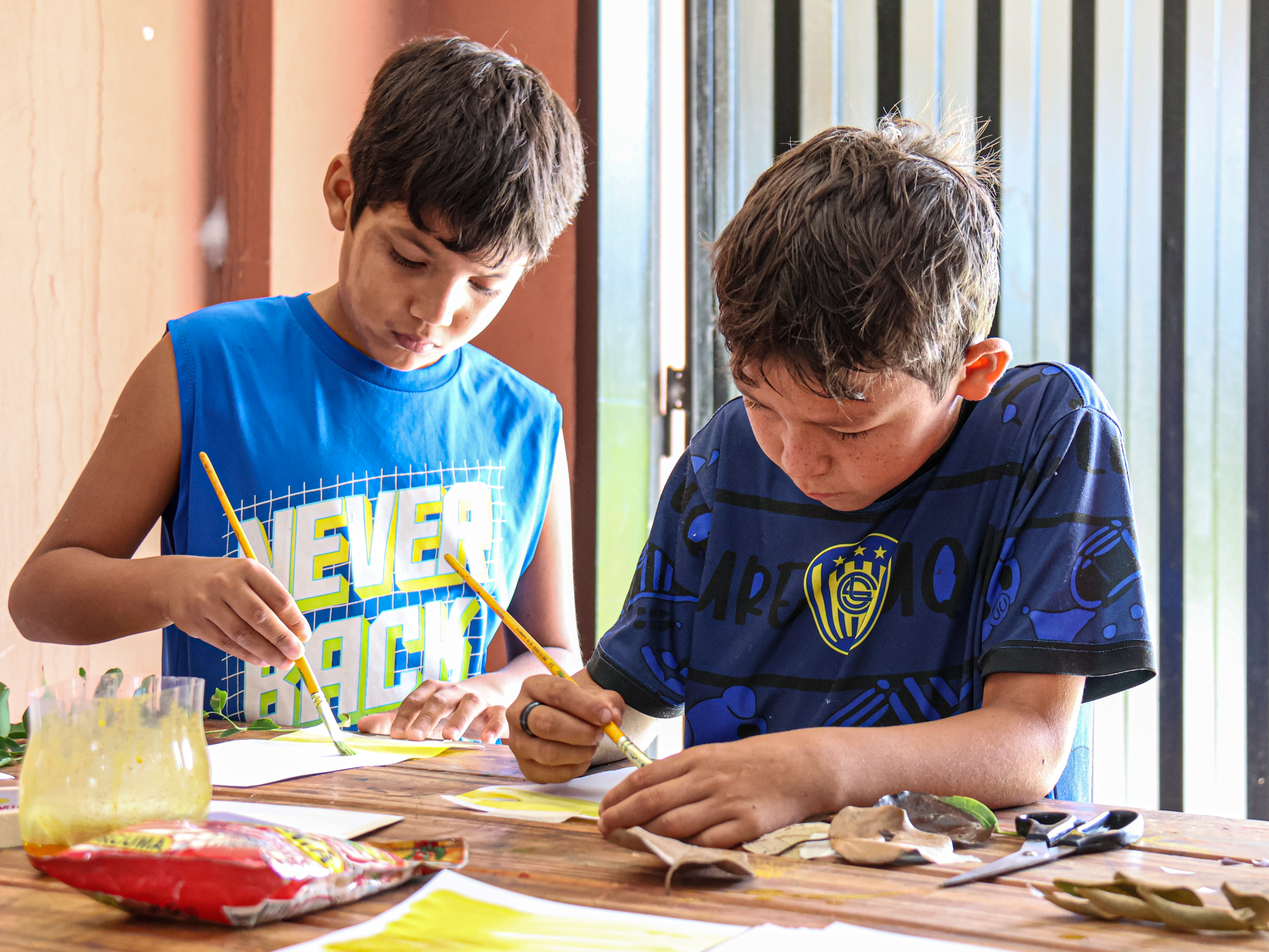 A través del arte y el juego, las actividades de desarrollo infantil del Programa Limpio Sur fomentan habilidades cognitivas y emocionales.