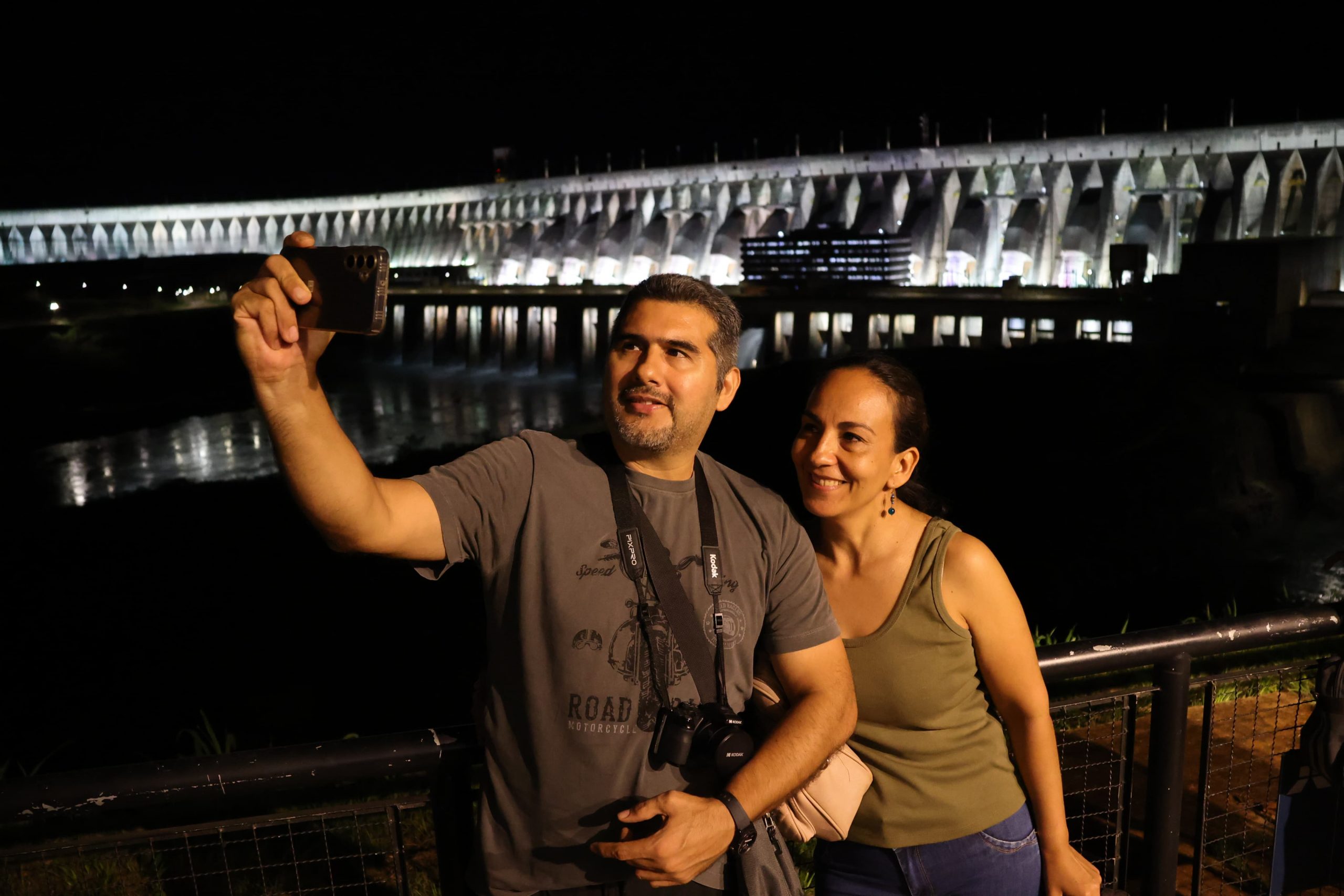 El público podrá disfrutar de la iluminación Monumental este viernes 3 y sábado 4. Foto: Itaipú