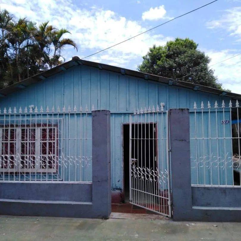 Fachada de la casa "visitada" por malandros. (@ahora.py)