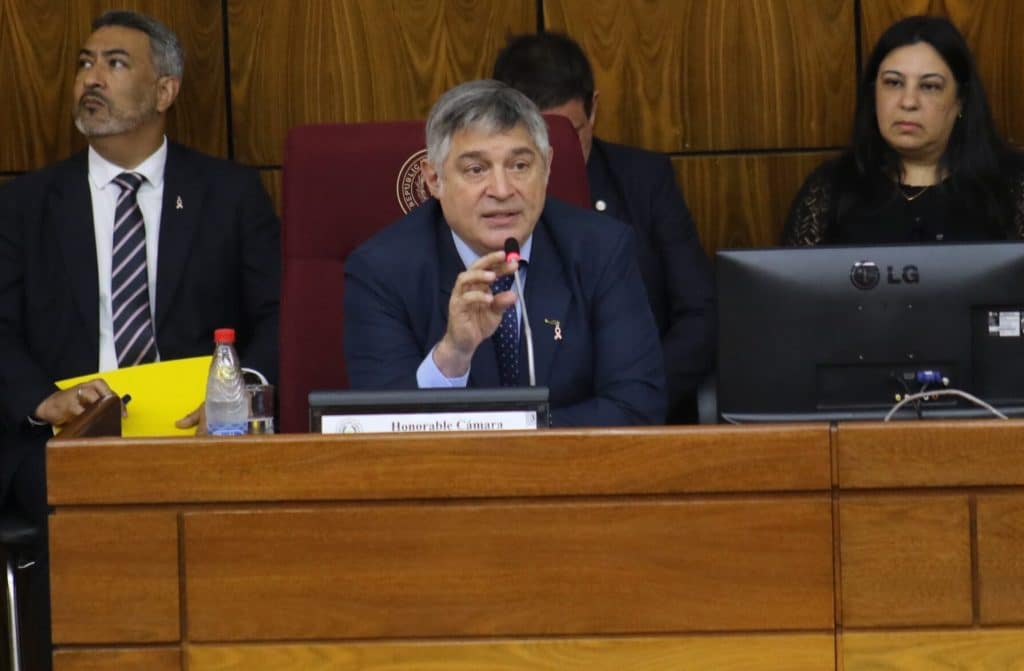 Luis Ramírez, ministro de Educación y Ciencias.