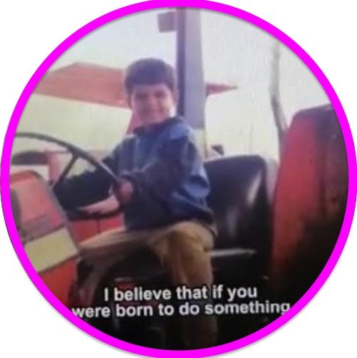 Parte de su infancia en Katueté la pasó paseándose en tractor y jugando a conducirlo.