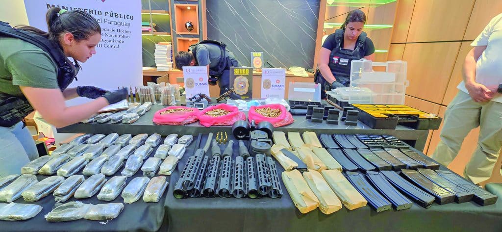 Estas son las evidencias halladas en el primer allanamiento ejecutado en Lambaré.