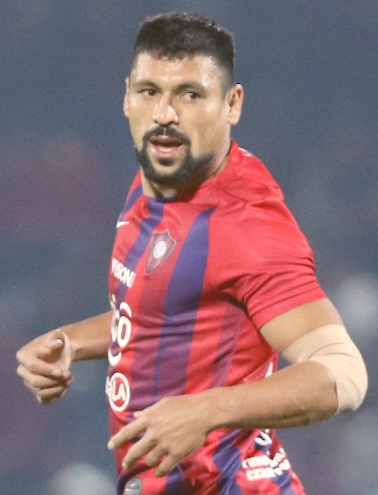 Juan Patiño estará mañana en la zaga central de Cerro.