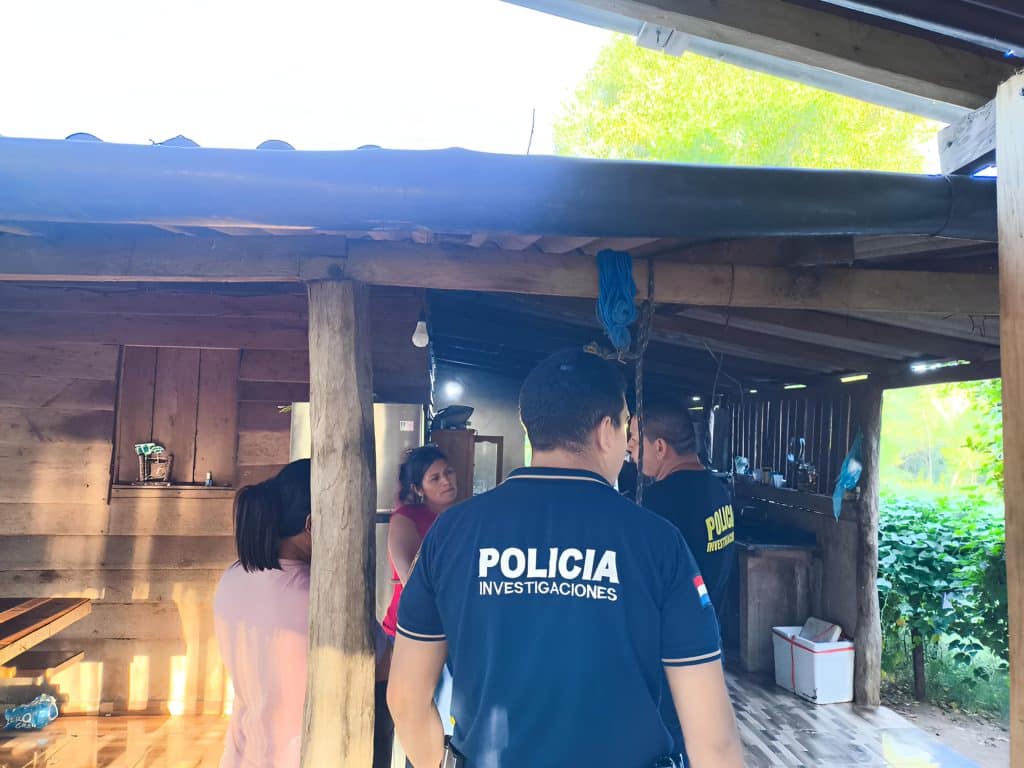 La víctima fue atacada dentro de su propia casa ante la presencia de su concubina.