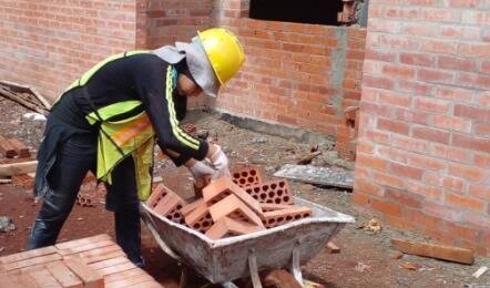 Sus compañeros de trabajo la consideran todo un ejemplo a seguir. (Foto: MOPC)
