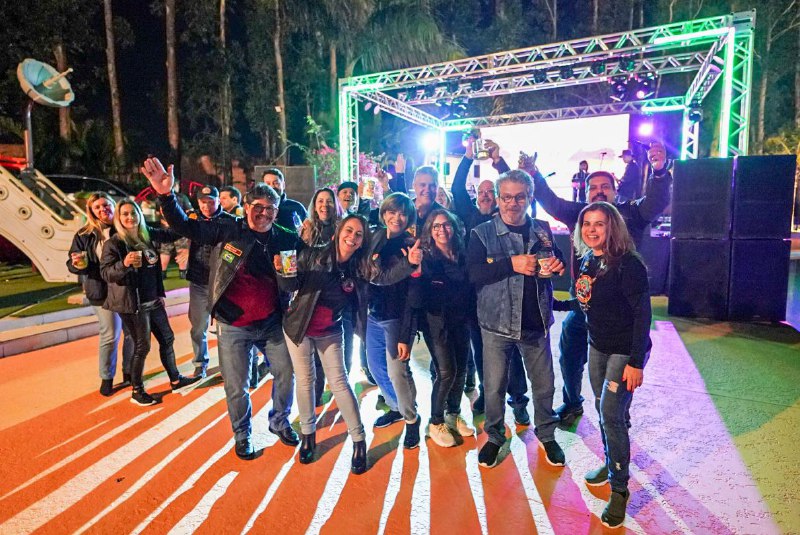 Motociclistas de Brasil y Paraguay confraternizando en Ciudad del Este. Foto MC Bodes do Asfalto