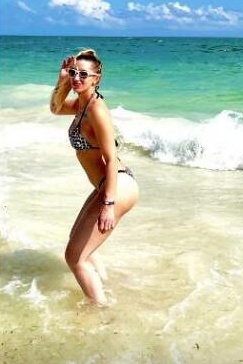 Carmi, mostrando lo suyo desde alguna playa charra. (Foto: @carmimasi)