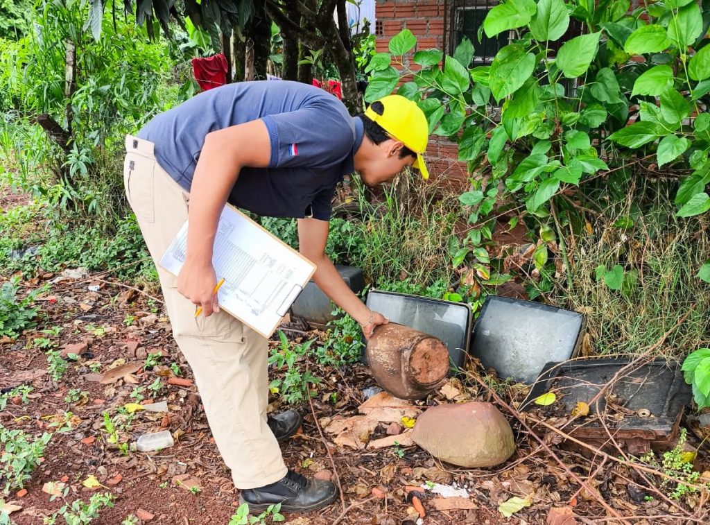 Eliminación de criaderos de mosquitos. Foto Gentileza