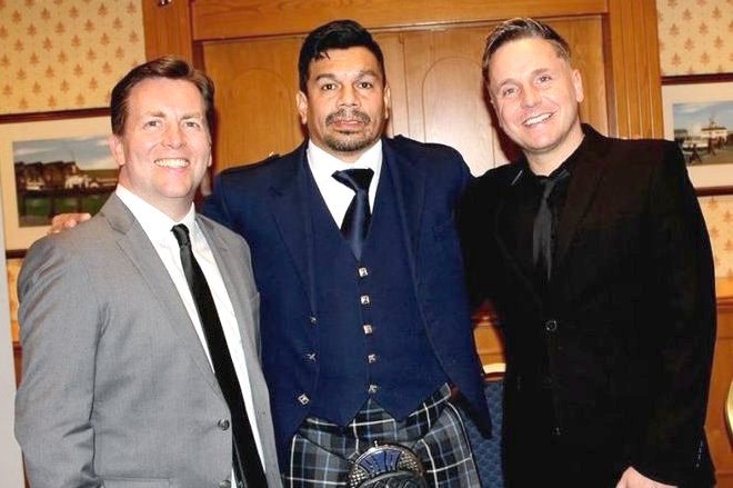 Con el atuendo típico de Escocia.