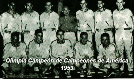 Equipo de Olimpia de la época. Muchos de estos estuvieron en el primer éxito internacional mencionado en la nota.