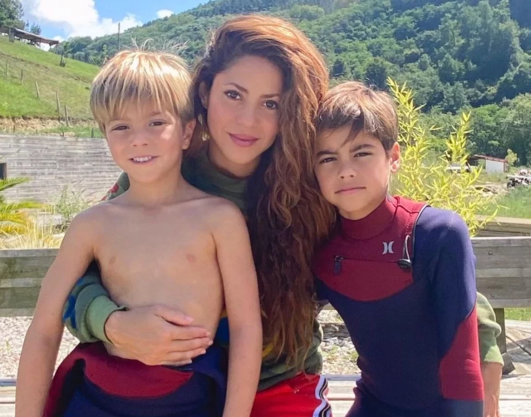 Shakira y sus hijos Sasha y Milan. (Foto: quien.com)