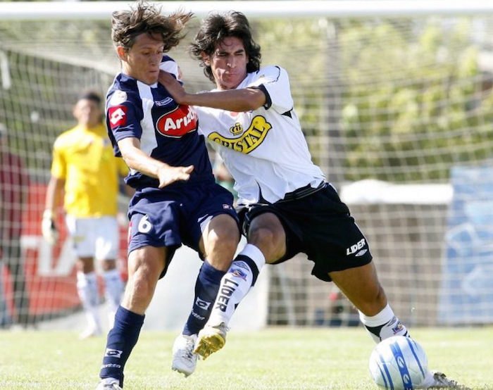 Gilberto, durante un partido, jugando para el Colo-Colo de Chile.