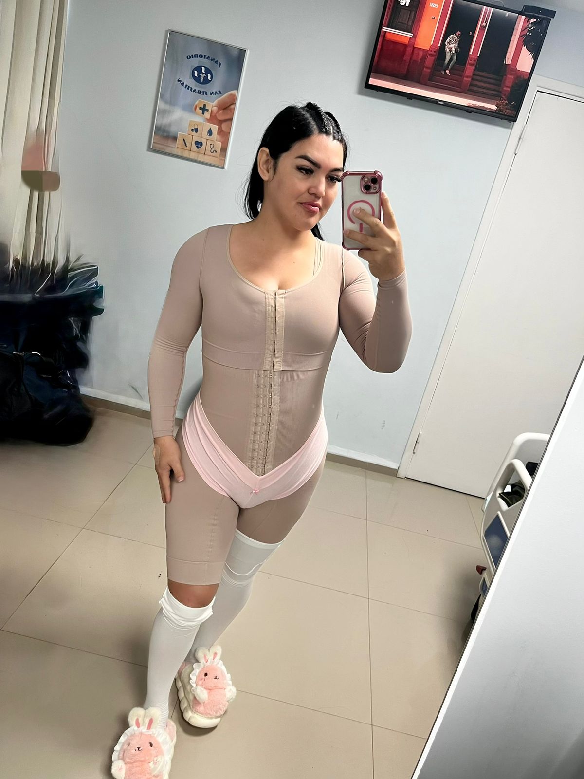Se hizo la lipo y luce un cuerpo más femenino.