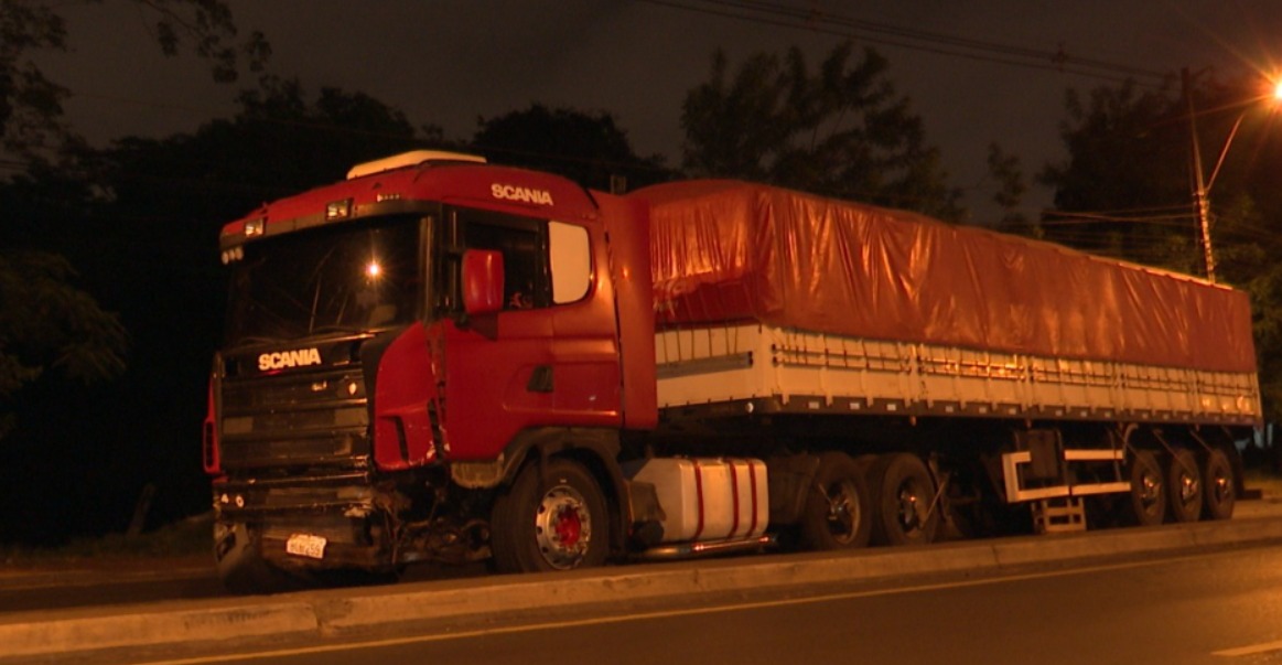 El conductor del camión resultó ileso. Foto: Captura de video