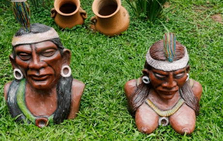 Nacimiento con motivo nativo.