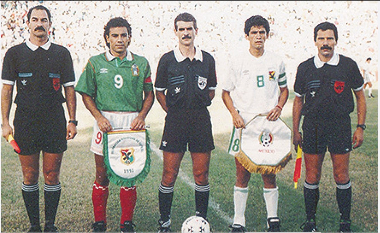 Junto a Hugo Sánchez en la previa de un partidoentre México y Bolivia.