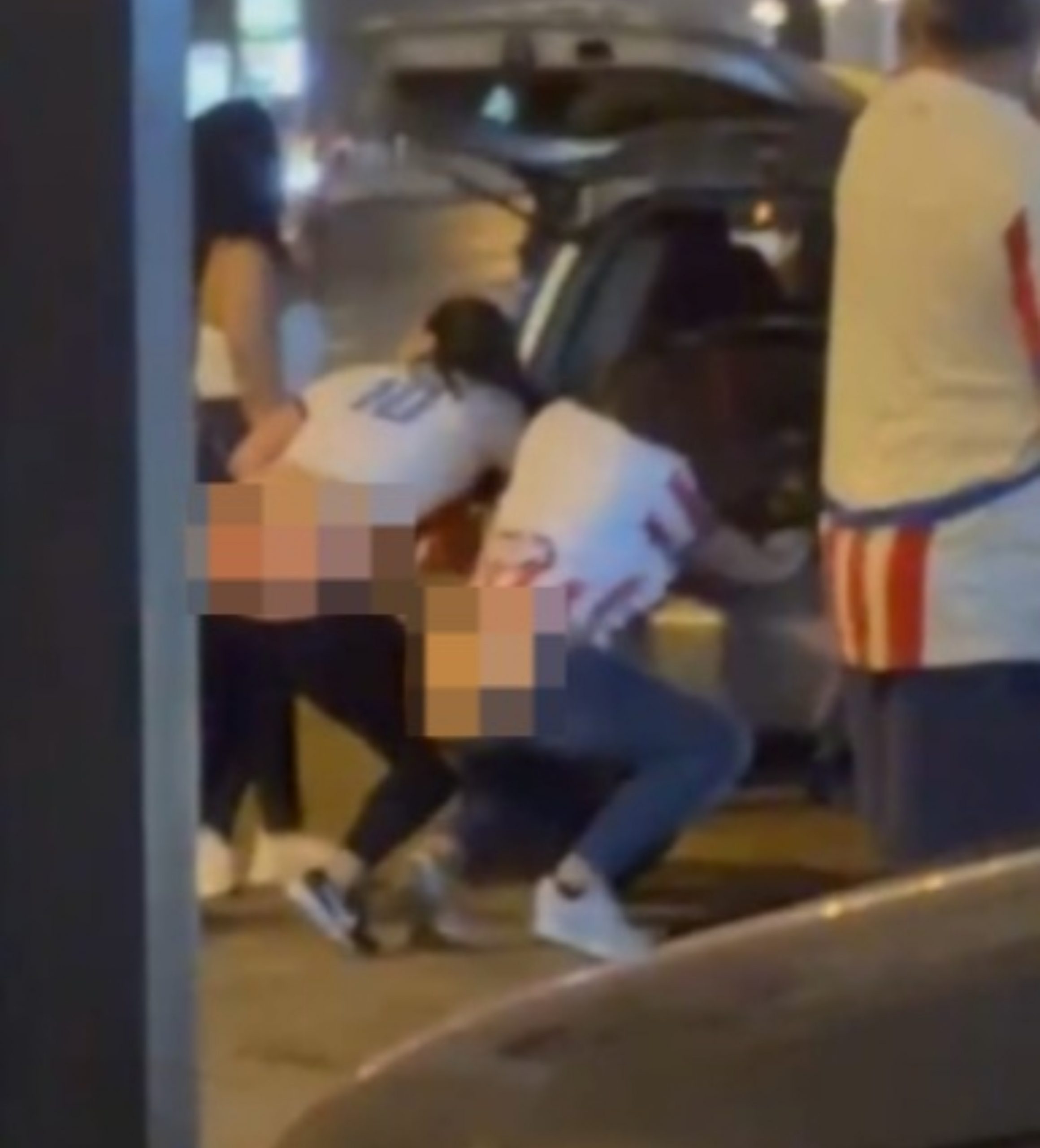 Detienen a mujer por exhibicionismo en Roque Alonso. Foto: Captura de video