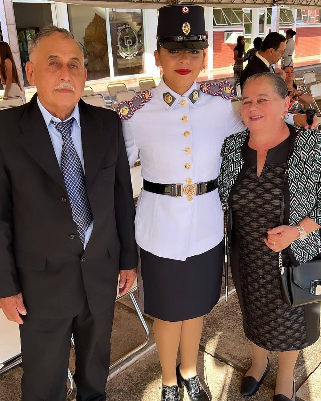 La hermanita de Liliana con sus papás. @lilianayninon