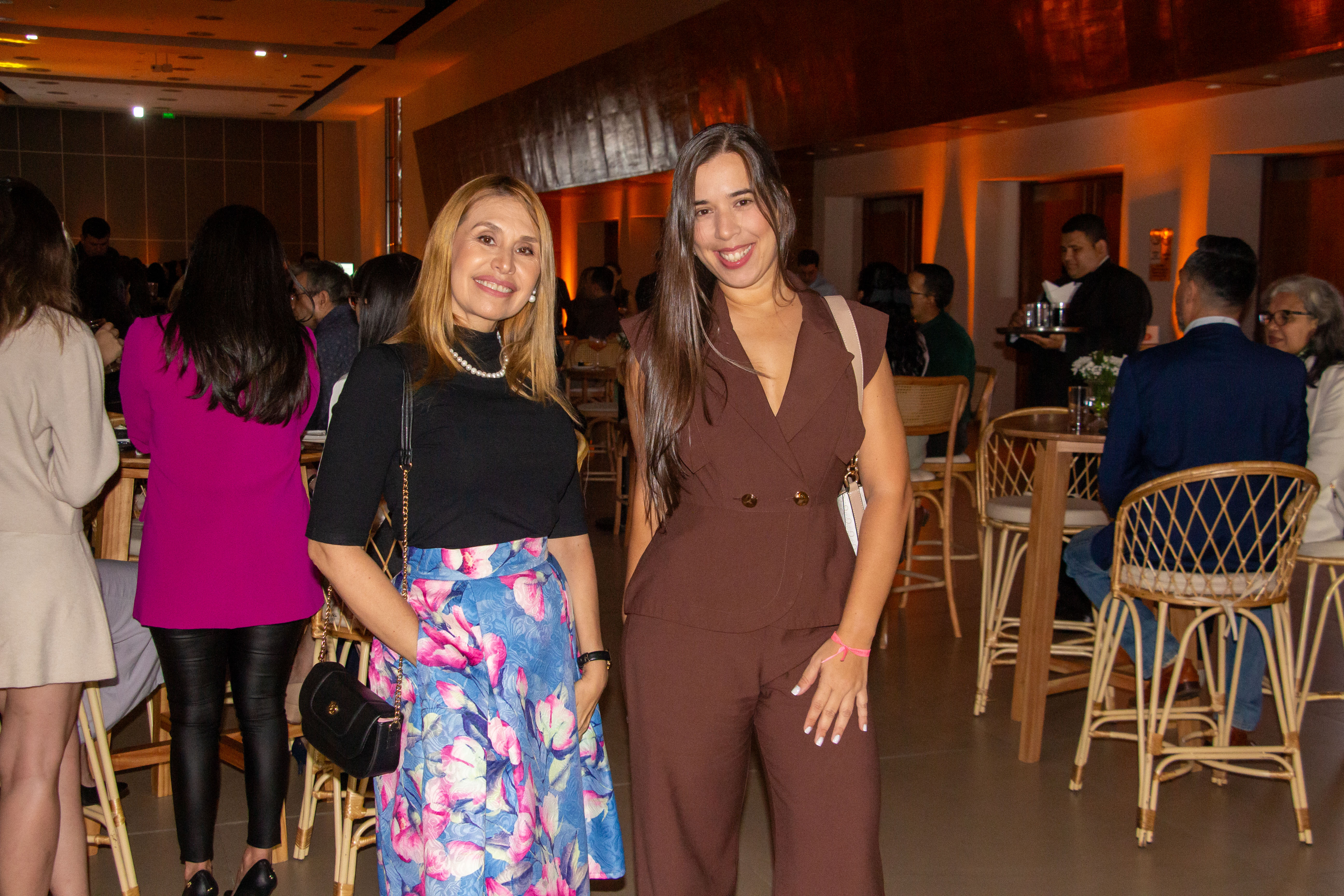 Viviana Fernández y Ana Jara.