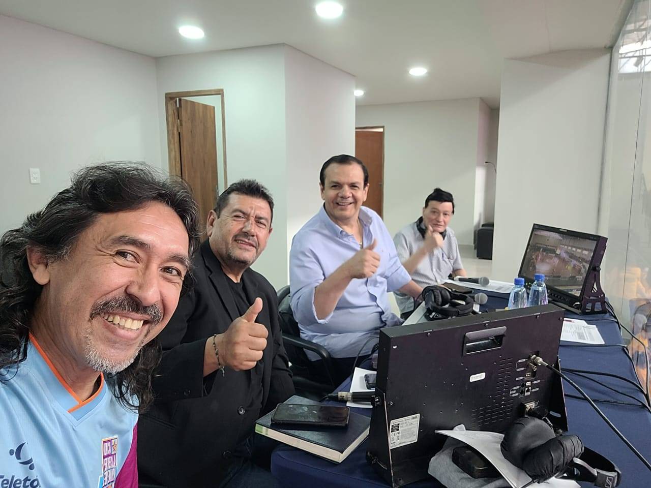 El team de relatores, con Michelín, Rubén Darío Da Rosa, Gustavo del Puerto y Gaspar Aníbal Noguera. @michelinortiz.