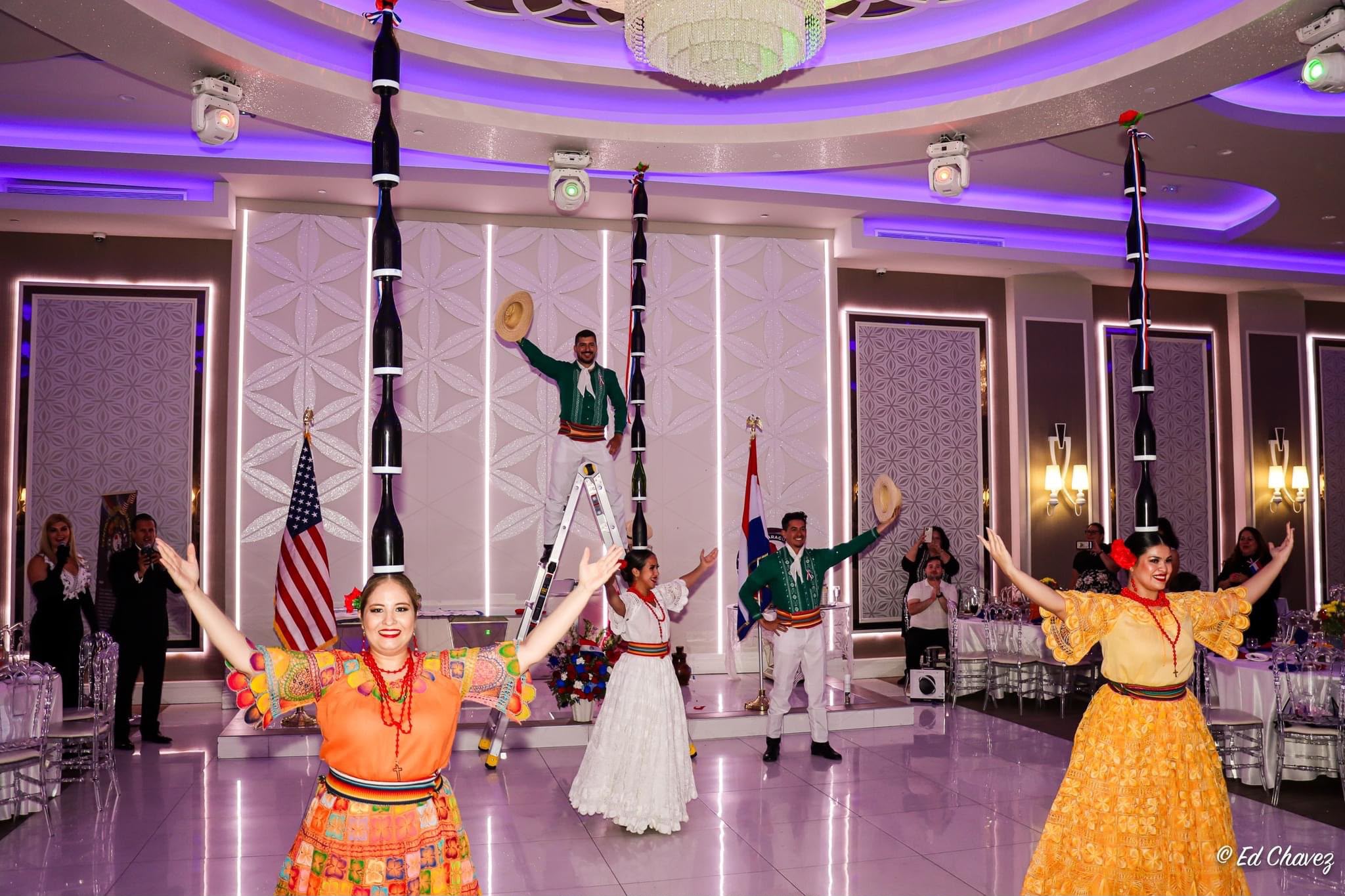 La danza de la botella, un clásico en la cultura paraguaya.