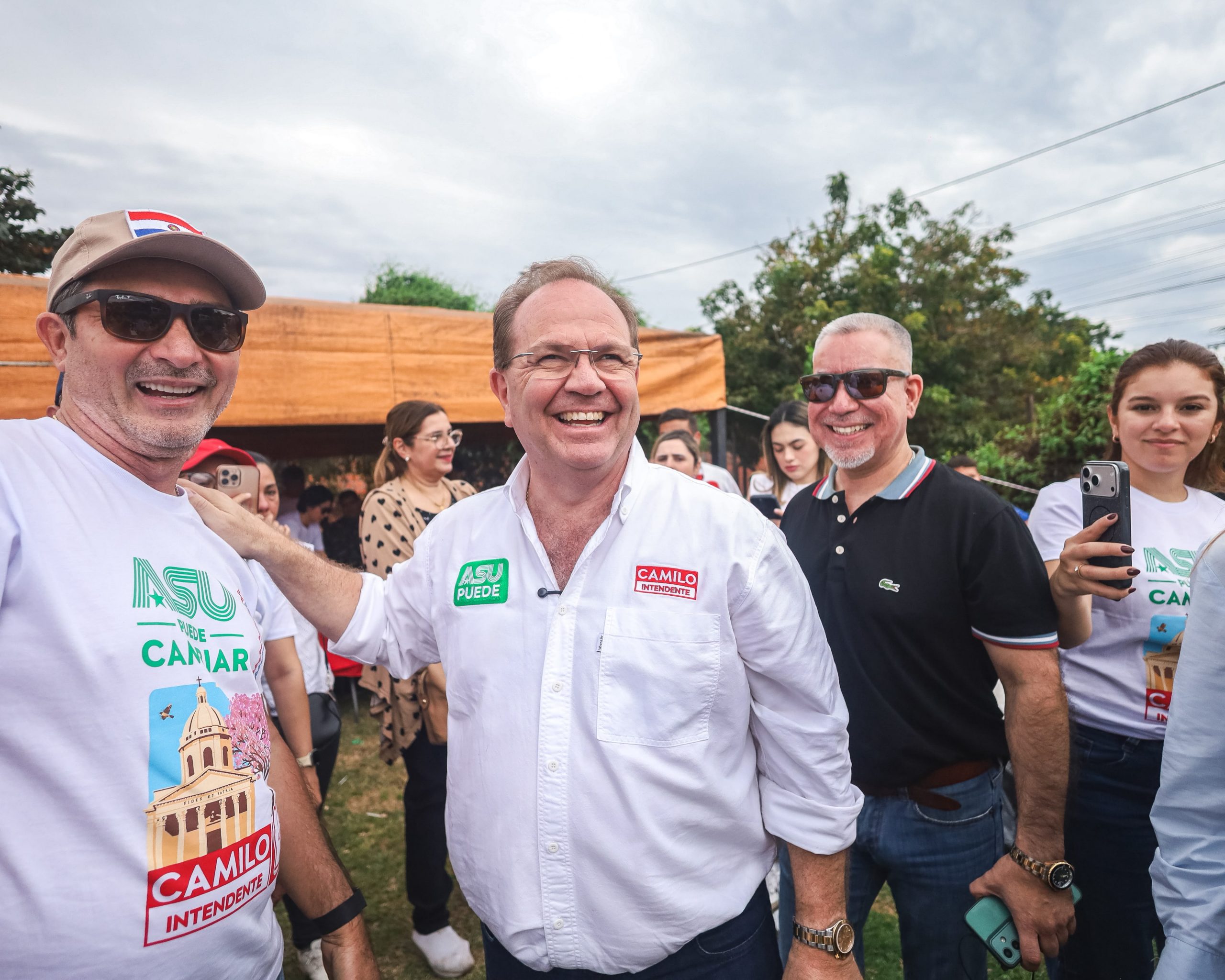 Camilo Pérez acerca servicios de manera gratuita a pobladores. Foto: gentileza