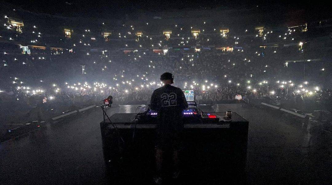 El Dj Omar de Bad Bunny. El es el organizador de los "After Party Bad Bunny". @djomaroficial