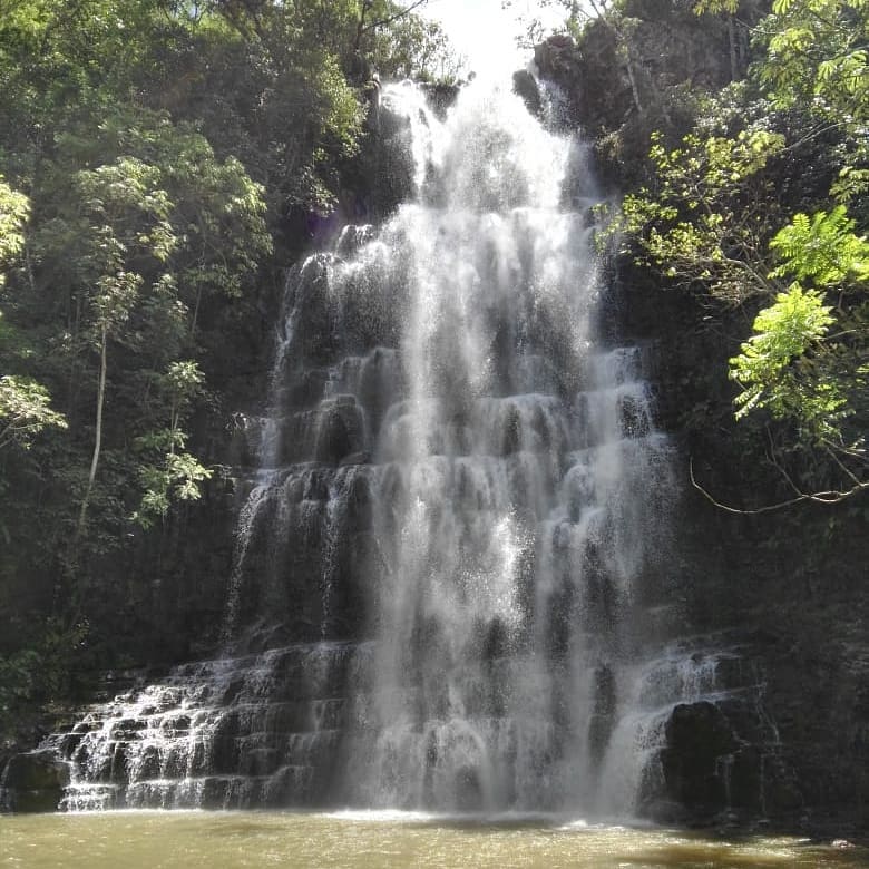 Salto Cristal, cascada ubicada en el límite entre los departamentos de Paraguay: Guairá y Paraguarí